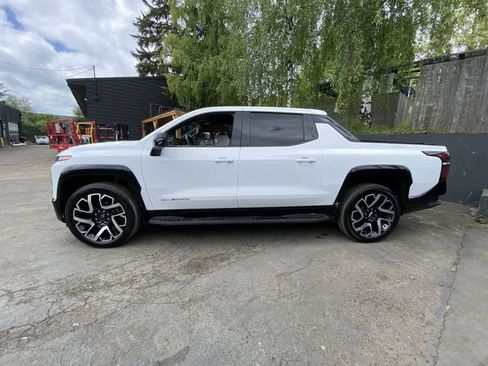 Used 2025 Chevrolet Silverado EV RST AWD/4WD image 3