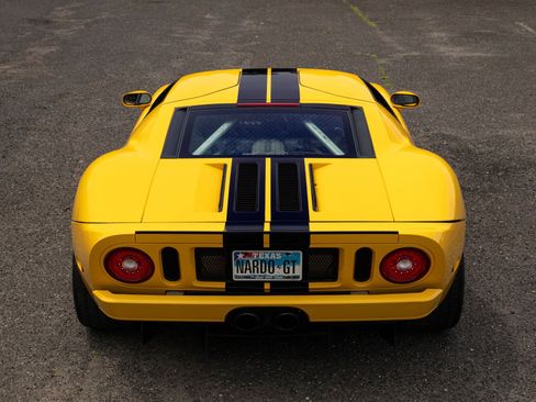 Used 2005 Ford GT RWD image 10