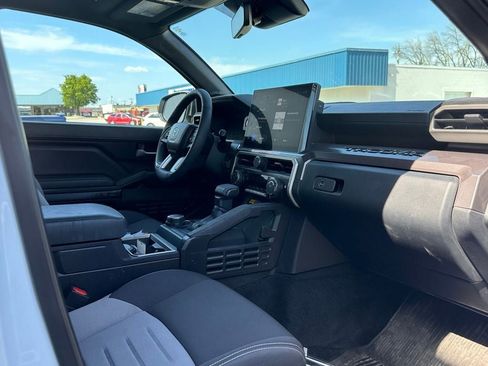 Used 2025 Toyota Tacoma TRD Sport AWD/4WD image 22