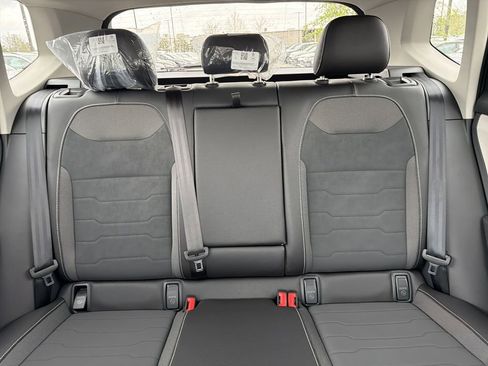 New 2026 Volkswagen Taos SE FWD image 28
