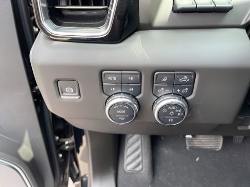 New 2025 GMC Sierra 2500 Denali w/ Denali Reserve Package image 29