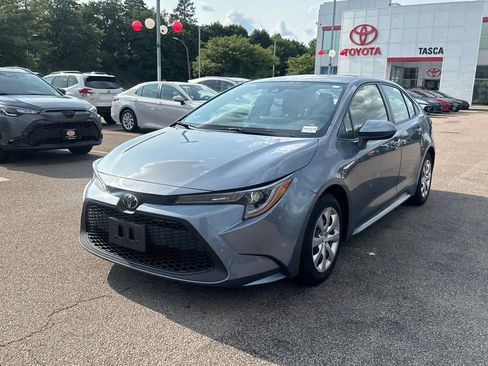 Used 2021 Toyota Corolla LE FWD image 3