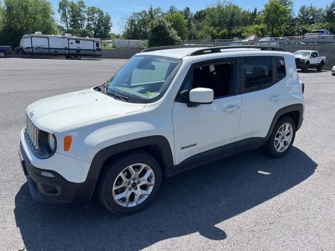 Used 2016 Jeep Renegade Latitude w/ Cold Weather Group FWD image 5