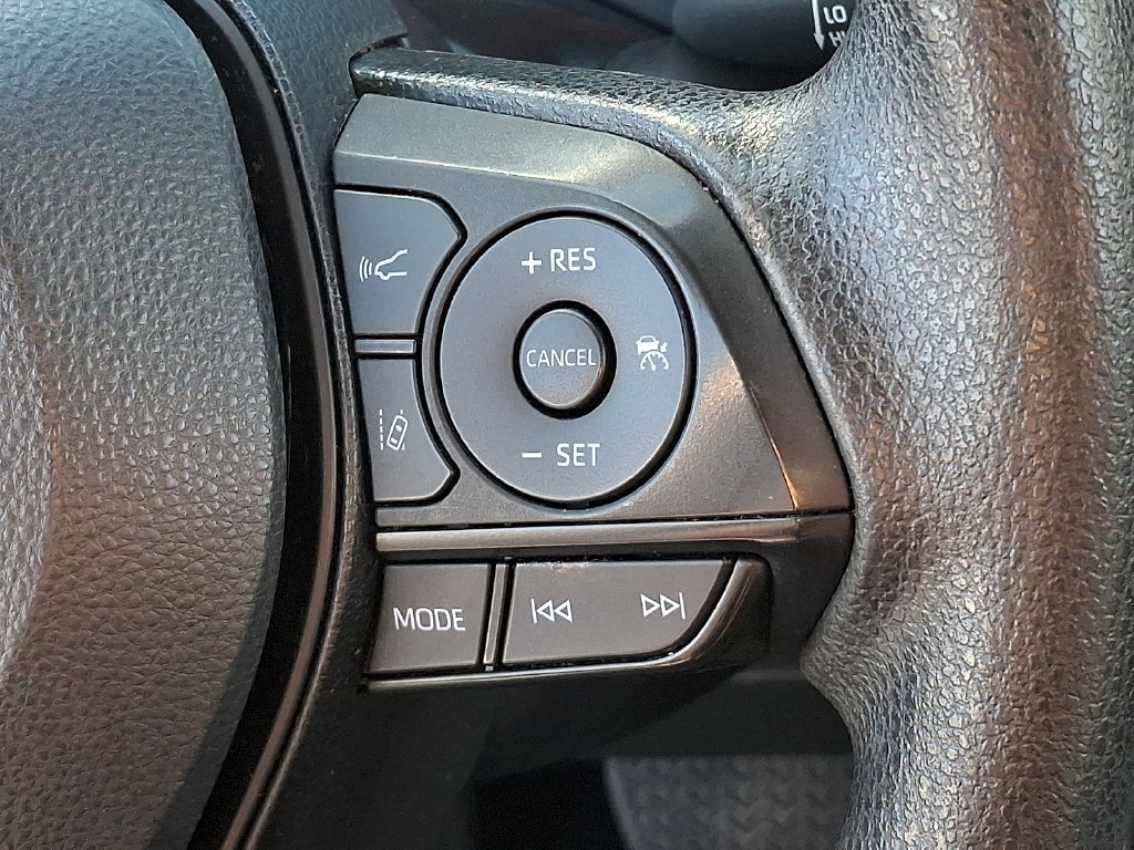 Used 2022 Toyota RAV4 LE FWD image 21