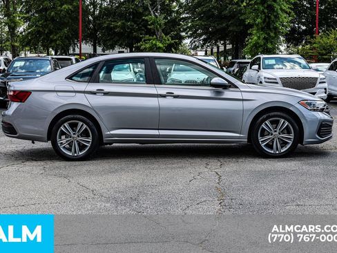 Used 2024 Volkswagen Jetta SE FWD image 10