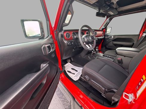 Used 2023 Jeep Wrangler Unlimited Rubicon w/ Cold Weather Group AWD/4WD image 15