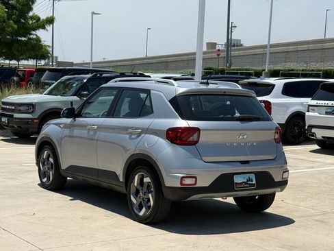 Used 2025 Hyundai Venue SEL FWD image 8