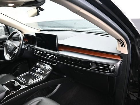 Used 2023 Lincoln Nautilus Reserve w/ Luxury Package image 11