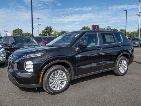 New 2024 Mitsubishi Outlander ES image 1