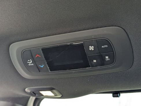 Used 2023 Chrysler Pacifica Limited w/ Uconnect Theater Family Group image 29