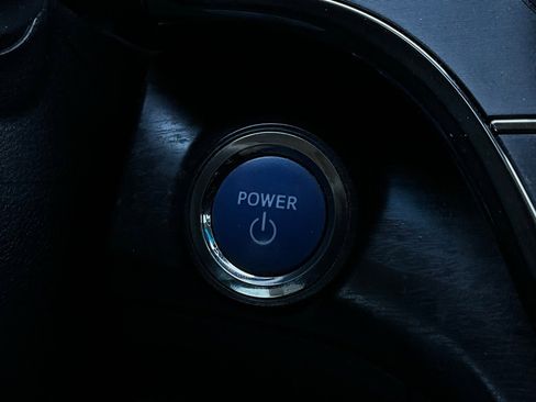 Used 2016 Toyota Avalon Limited w/ Toyota Safety Sense Package image 32