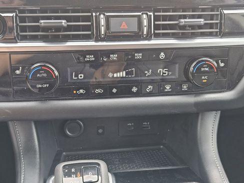 Used 2025 Nissan Pathfinder SL AWD/4WD image 23