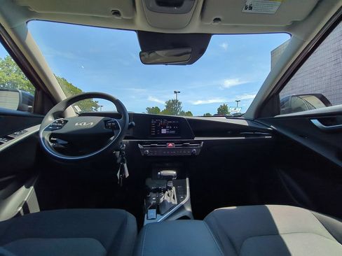 Used 2025 Kia Niro LX FWD image 25