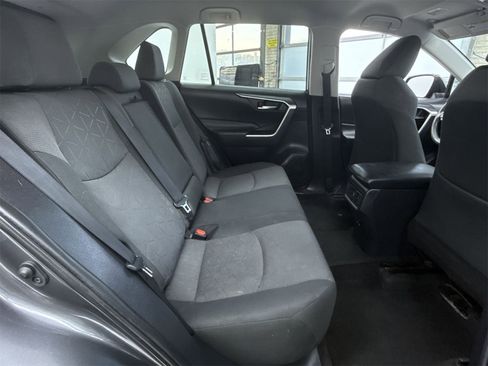 Used 2021 Toyota RAV4 XLE image 40