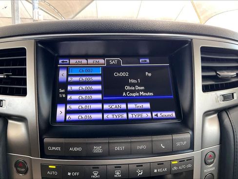 Used 2015 Lexus LX 570 4WD image 32
