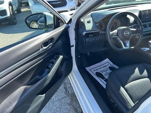 Used 2023 Nissan Altima 2.5 SV image 9