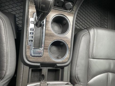 Used 2017 GMC Acadia Limited SLT image 24