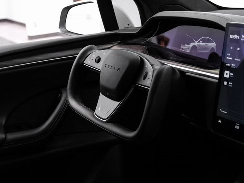 Used 2022 Tesla Model X image 13