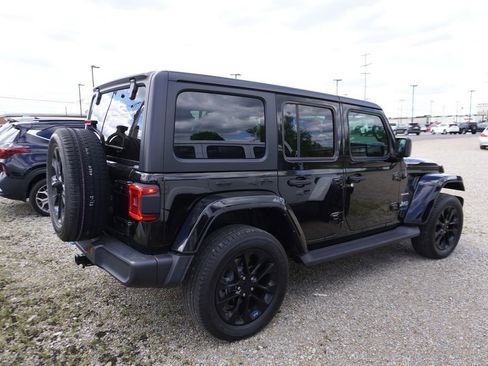 Used 2022 Jeep Wrangler Unlimited Sahara w/ Cold Weather Group AWD/4WD image 6