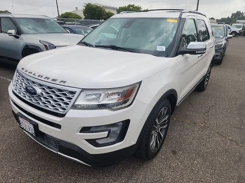 Used 2017 Ford Explorer Platinum AWD/4WD image 4