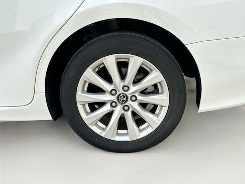 Used 2019 Toyota Camry LE image 11