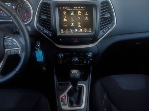 Used 2016 Jeep Cherokee Latitude w/ Comfort & Sound Group image 3
