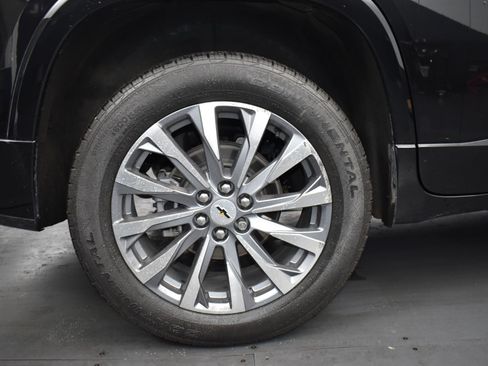 Used 2023 Chevrolet Traverse Premier image 9