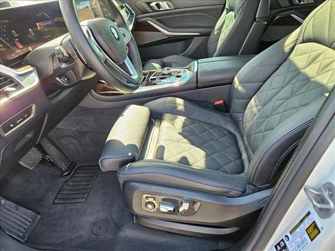 Certified 2025 BMW X7 xDrive40i w/ Premium Package image 15