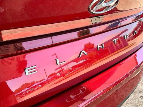 Used 2023 Hyundai Elantra SEL w/ Winter Weather Package FWD image 29