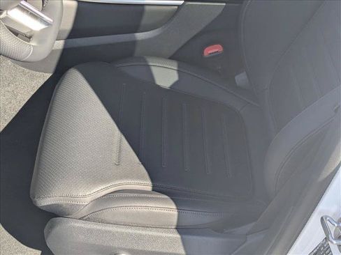 Used 2026 Mercedes-Benz GLC 300 image 4