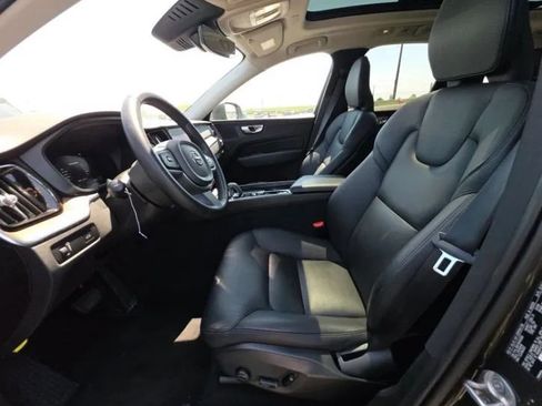 Used 2022 Volvo XC60 B5 Momentum AWD/4WD image 6