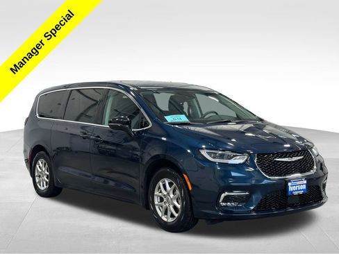 Used 2024 Chrysler Pacifica Touring-L FWD image 1