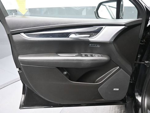 Used 2025 Cadillac XT5 Premium Luxury image 9