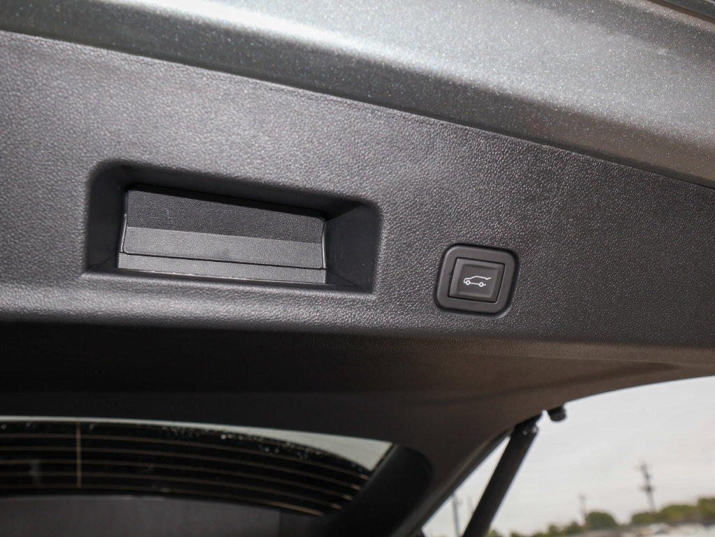 New 2027 GMC Acadia Elevation w/ Elevation Premium Package FWD image 6