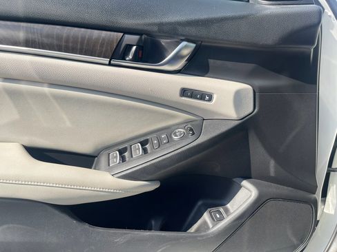 Used 2018 Honda Accord Touring image 18
