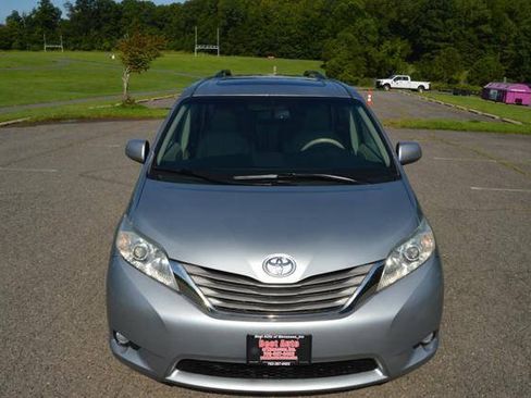Used 2011 Toyota Sienna XLE w/ XLE Navigation Pkg FWD image 10