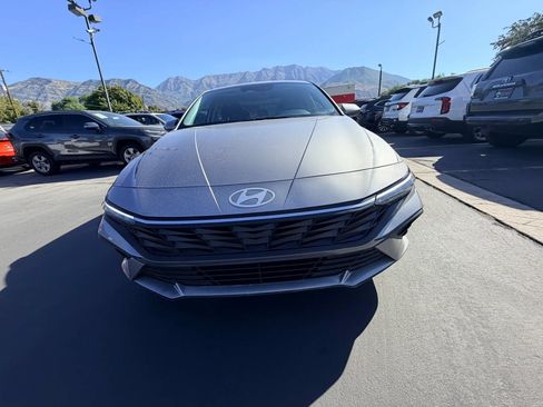 Used 2024 Hyundai Elantra SEL FWD image 9