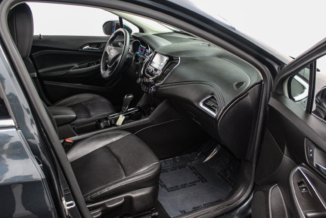 Used 2017 Chevrolet Cruze Premier FWD image 17