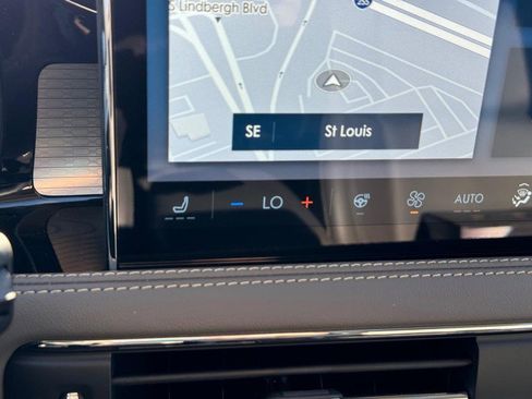 New 2025 Lincoln Corsair AWD w/ Equipment Group 101A image 24