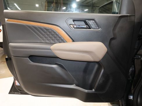 Certified 2025 GMC Canyon Denali AWD/4WD image 22