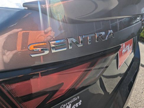 Used 2022 Nissan Sentra SR w/ SR Premium Package image 26