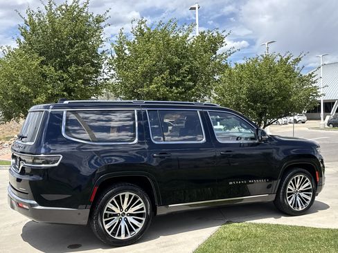 Used 2022 Jeep Grand Wagoneer Series III w/ Rear Seat Video Group 1 AWD/4WD image 8