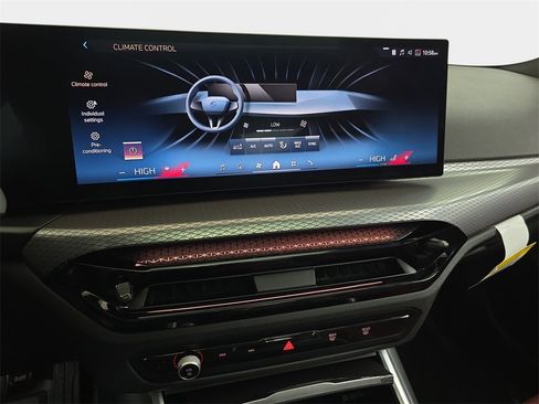 Used 2025 BMW 330i xDrive Sedan w/ M Sport Package image 22