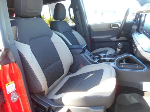 Used 2022 Ford Bronco 4-Door AWD/4WD image 14