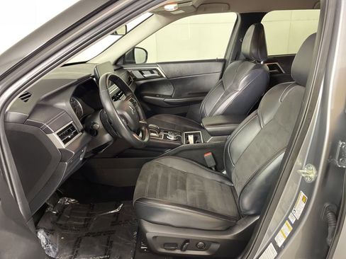 Used 2024 Mitsubishi Outlander SE image 17