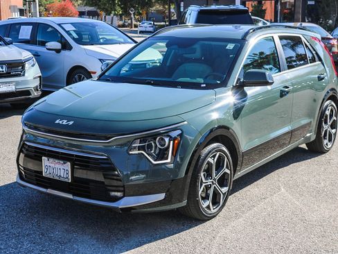 Used 2023 Kia Niro EX Touring image 3