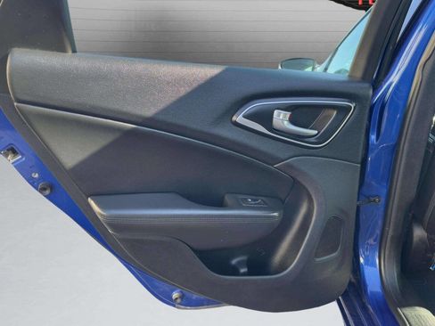 Used 2015 Chrysler 200 Limited image 14