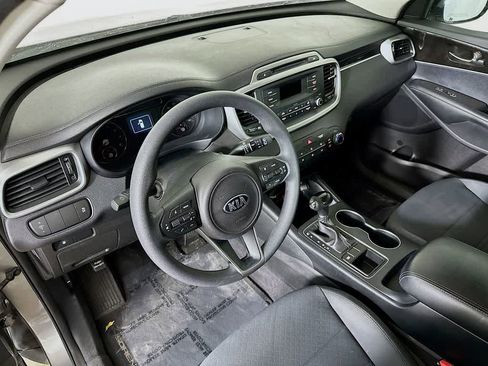 Used 2016 Kia Sorento L image 2