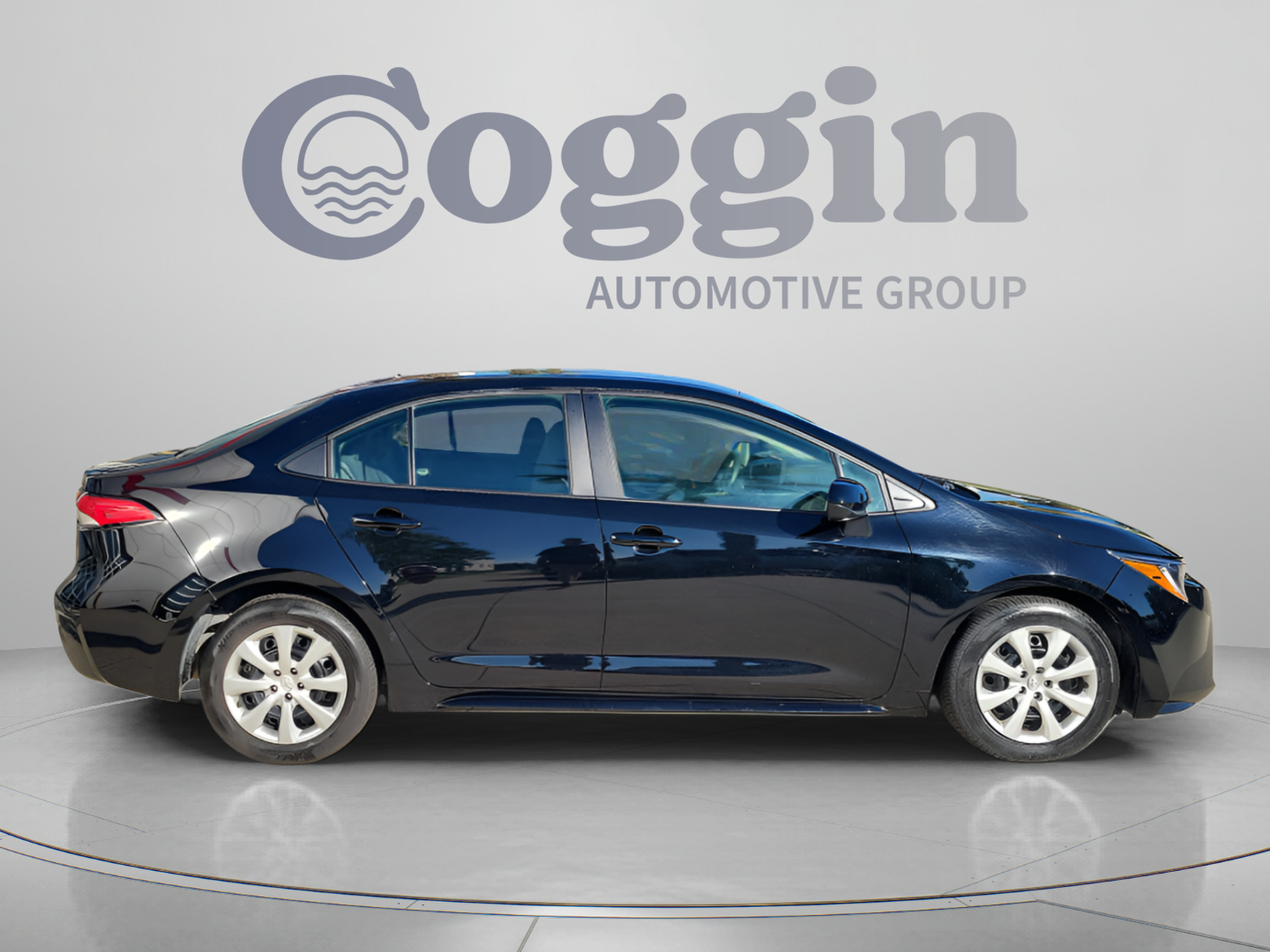 Used 2025 Toyota Corolla LE FWD image 5
