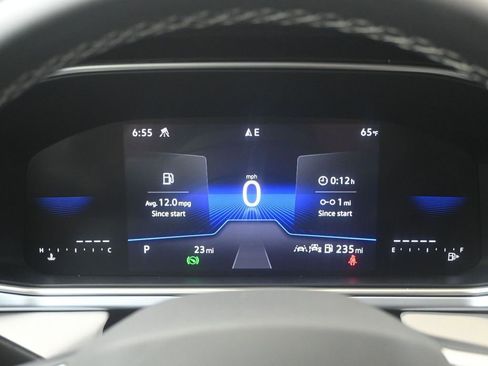 Used 2025 Volkswagen Taos SE image 17